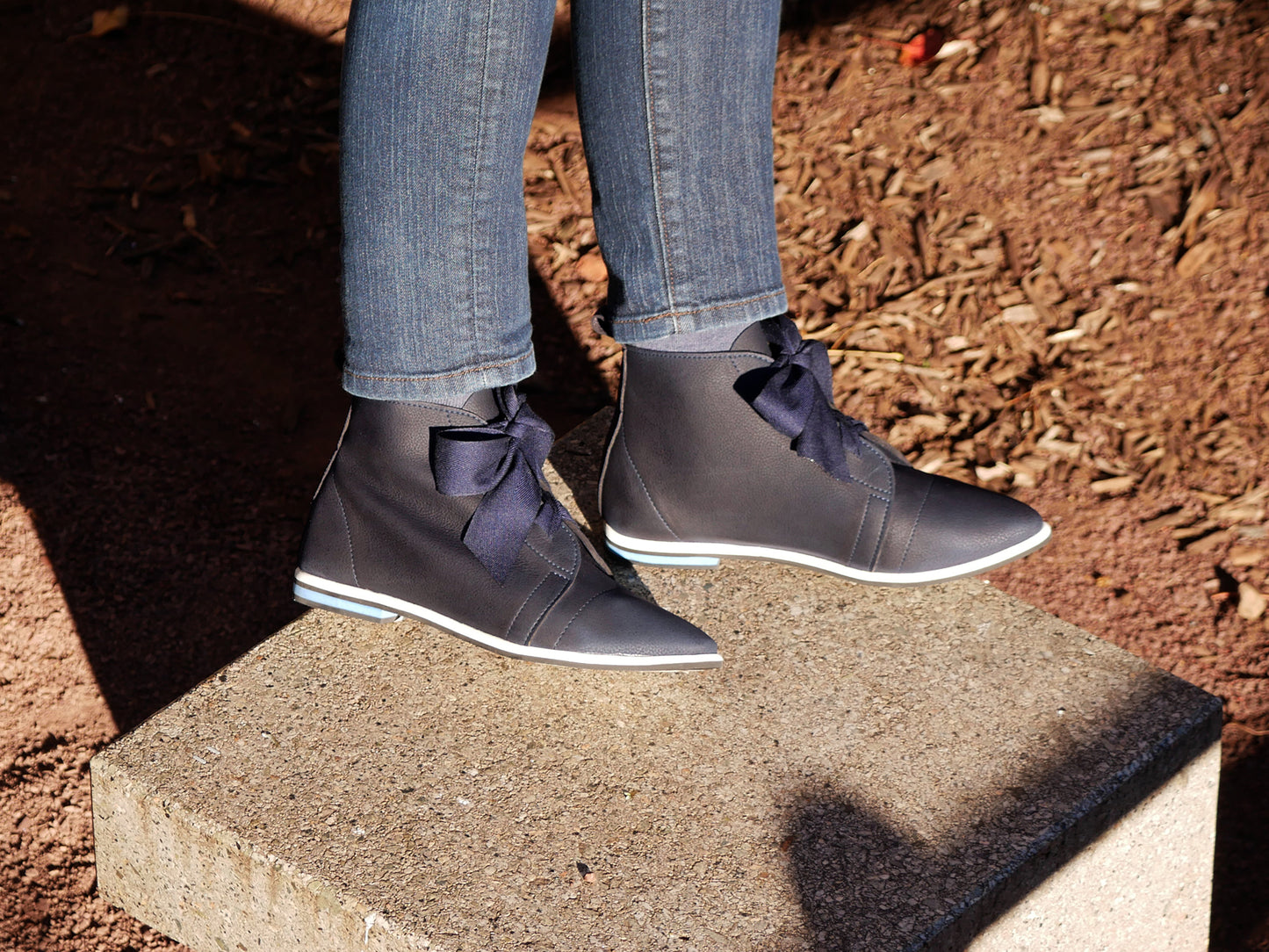 Bloomfield Boot [Navy Microfiber]